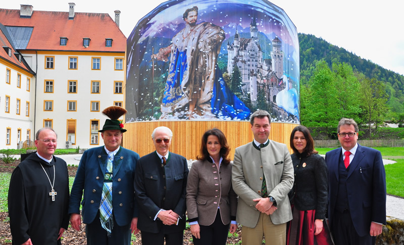 v.l.n.r. Abt Barnabas Bögle OSB, Landrat Anton Speer, Herzog Franz von Bayern, Staatsministerin Michaela Kaniber, Ministerpräsident Dr. Markus Söder, Staatsministerin Pro. Dr. Marion Kiechle, Dr. Richard Loibl 